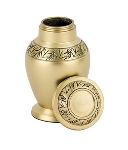 Urnas funerarias de latón hechas a mano para cenizas de mascotas, urnas para enterrar cenizas de perros y gatos - Product Image 1