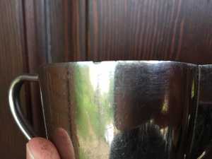 Jarra de Crema Moderna de Metal con Asa para Uso en Cafeterías y Restaurantes - Product Image 2