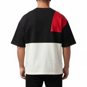 เสื้อยืดคอกลมแขนสั้นผู้ชาย E INTERNATIONAL ผ้าคอตตอนเจอร์ซีย์สีสันตัดต่อแบบลำลอง พร้อมดีไซน์ลายปะติด - Product Image 2