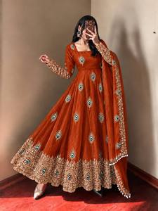 Ensemble de robe en soie Fendy pour femme avec broderie lourde de sequins, dupatta en dentelle fantaisie, longueur cheville, séchage rapide, extensible, élégant, ethnique - Product Image 1