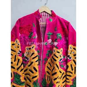 Veste rose brodée à motif tigre, col mandarin, vêtements de printemps pour femmes, design fait main, manches longues, coupe régulière - Product Image 5