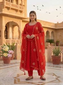 Ensemble de tenue de mariage traditionnelle indienne/pakistanaise pour femmes en coton rouge, longueur cheville, avec dupatta brodé et impression numérique, multi-saisons - Product Image 3