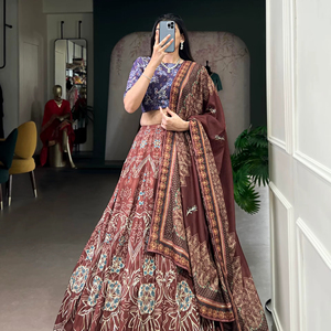 Un magnifique Lehenga Choli en soie Vaishali imprimé et réversible pour les mariages et les fêtes de Diwali, à porter toute l'année - Product Image 1