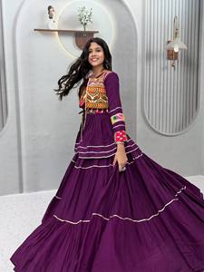 Conjunto de Lehenga Indio-Pakistaní con Estampado de Bloques Morados, Bordado, de Manga Larga, con Falda Plisada en Capas, para Festivales - Product Image 2