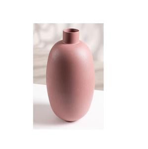 Vase à fleurs en métal rose mat nordique |   Vase à fleurs texturé moderne pour centre de table |   Décoration de bureau minimaliste de style terre cuite - Product Image 1