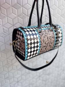 Bolsos de Viaje de Cuero Hechos a Mano con Diseño Único, Bolsos Multiusos con Patrón de Damas de Inglatera, Bolso Hecho a Mano Unisex, Bolso de Viaje de Gran Tamaño - Product Image 3