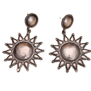 Pendientes Clásicos de Boda para Mujer con Aro de Latón Plateado Oxidado, Perla de Imitación y Circonita en Forma de Campana, Bañados en Plata Antigua - Product Image 1