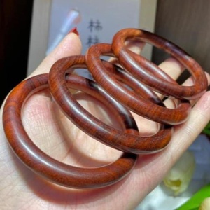Bracelet en bois personnalisé, rustique, fait main, pour un usage quotidien, artisanat naturel - Product Image 1
