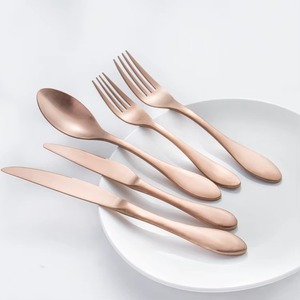 Ensemble de couverts en acier inoxydable rose gold mat, personnalisés OEM, délicats, cuillères et fourchettes, pour restaurant - Product Image 3