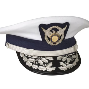 Casquette de luxe formelle à visière pointue, blanche avec broderie feuille de chêne argentée, sangle de menton tressée - Product Image 1
