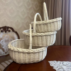 Panier en rotin durable et résistant avec un design artisanal haut de gamme, idéal pour les solutions de rangement rustiques et modernes - Product Image 1