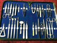 Instruments chirurgicaux pour épisiotomie, ensemble de 35 pièces