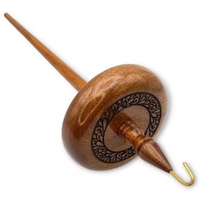 Herramienta de hilaración artesanal de madera de palisandro con husillo de gota y espiral floral, acabado satinado, para transformar fieltro en hilo - Product Image 5