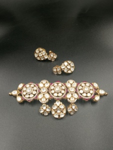ชุดสร้อยคอทองคำชุบ Amaira Jewels ประดับพลอยสีเขียวแบบดับเบิ้ลท์ ดีไซน์รูปดอกไม้ สำหรับผู้หญิง เหมาะสำหรับงานหมั้น งานแต่งงาน เครื่องประดับหรูหรา - Product Image 5