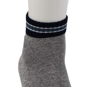 ถุงเท้าข้อสั้นสีเทาสำหรับผู้ชาย ลายทางสีดำ ถุงเท้ากีฬาสำหรับวิ่ง รองรับแรงกระแทก ใช้สำหรับออกกำลังกายที่ยิม - Product Image 2