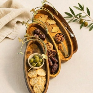 Bandeja Ovalada de Madera Artesanal Moderna para Servir, con Asas de Latón con Hojas de Ginkgo Doradas, Ecológica y Decorativa - Product Image 5