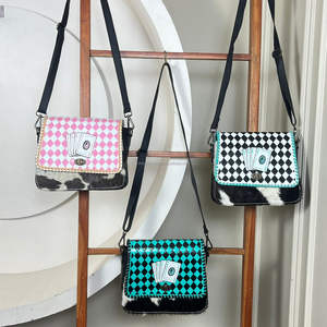 Bolso de Mujer Estilo Vaquero de Moda con Diseño de Cuero Vacuno Repujado con Patrón a Cuadros y Estilo de Cartas de Juego, Tipo Bandolera y Hombro - Product Image 4