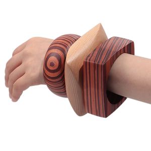 Nouveauté 2025 Bracelet créatif en bois massif au design géométrique et grain de bois prononcé, style mode, avec anneau intégré - Product Image 5
