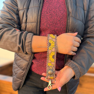Top vente Western usiné à la main en cuir tournesol bracelet lanière porte-clés personnalisé en cuir véritable porte-clés Cowgirl cadeaux - Product Image 2