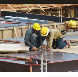 ไม้อัดอะคาเซียเคลือบฟิล์ม  รักษาสิ่งแวดล้อม ทนน้ำ เกรด E1 คุณภาพสูง หนา 12-21 มม. ผิวขัดเงา สำหรับใช้งานภายในอาคาร - Product Image 6