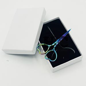 Nuevas llegadas Tijeras de corazón con caja de embalaje Plasma de arco iris Tijeras de cutícula de acero inoxidable sostenible Tijera de corazón de tendencia superior - Product Image 1