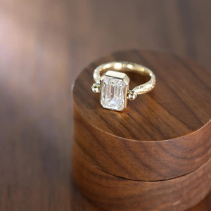 Anillo de Compromiso y Boda con Diamante Cultivado en Laboratorio, Corte Esmeralda, 3.50 Quilates, Oro Amarillo de 14k, Joyería para Regalo - Product Image 3