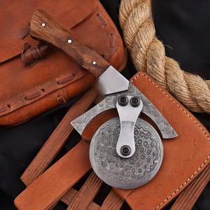 Cortador de Pizza de Acero de Damasco Hecho a Mano por Nordic Forge, con Funda Ergonómica de Madera y Cuero, Calidad Premium Sostenible para Cocina - Product Image 4