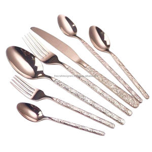 Juego de cubiertos de oro rosa con diseño grabado, acero inoxidable, juegos de cubiertos de alta calidad para decoración de mesa en fiestas de aniversario. - Product Image 1