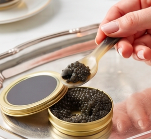 Cuillères à soupe rondes en corne naturelle, polies à la main, ambiance chaleureuse, légères, idéales pour les repas, les salades et l'utilisation sur la table - Product Image 6