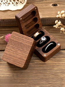 Boîte à bagues en bois artisanale traditionnelle avec finition lisse et design intemporel, boîte à bagues en bois naturel pour le rangement de bijoux sur table - Product Image 2