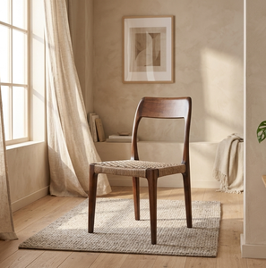 Chaise de salle à manger moderne Traki en teck massif de qualité supérieure avec assise en corde tressée durable et écologique pour salles à manger élégantes et salons de centres commerciaux - Product Image 4