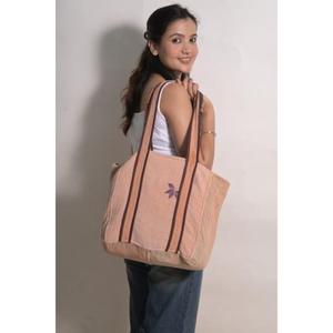 Bolso de mano de algodón Kantha hecho a mano en India, bolso de hombro estilo bohemio para mujer, bolso de compras, bolso de mercado. - Product Image 1
