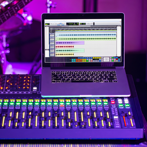 Générateur de musique IA et plateforme de création de chansons avec logiciel de production audio intégré pour les créateurs de contenu |   Entreprises du monde entier - Product Image 2