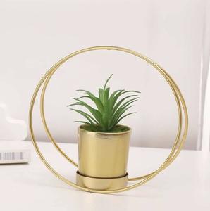 Jardinière ronde en métal doré de luxe, pot de fleurs circulaire géométrique créatif pour centre de table de mariage et décoration de table de fête - Product Image 1