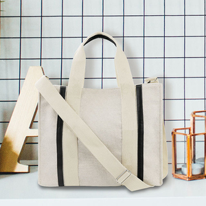 New Arrival Unique Style Tote Bags Customized Logo Designer Tote Bags Wholesale Custom Tote Bags - Product Image 3