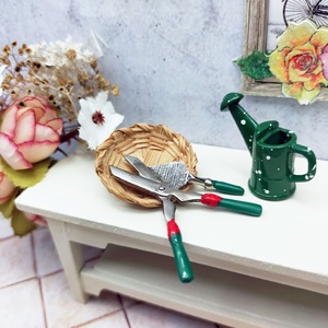 Miniatura 1:12 casa de muñecas escala niños juguete con cestas de plástico botellas regadera tijera Pala y bambú accesorios DIY - Product Image 4