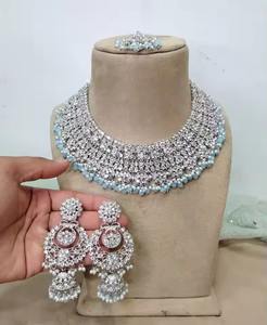 Collar tradicional afgano Kuchi chapado en oro con piedras de rubí rosa y elegantes flecos de perlas blancas. - Product Image 4