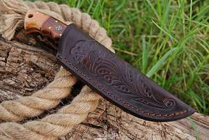 Couteau de chasse et de camping à lame fixe en acier Damas forgé à la main avec manches et étuis en bois d'olivier et de palissandre OEM - Product Image 2