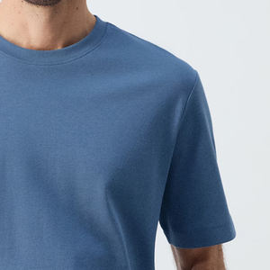 Camiseta de Cuello Redondo para Hombre, Diseño Clásico de Color Sólido, Prenda Esencial para el Día a Día, Algodón Suave, Diseño Elegante, Ropa Casual con Logotipo, Alta Calidad - Product Image 4