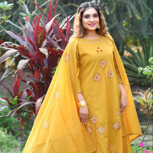 Exclusivo Salwar Kameez de Algodón Estampado con Protección Solar de Secado Rápido, Disponible para Todas las Temporadas, Precio al por Mayor para Uso Casual y de Fiesta - Product Image 1