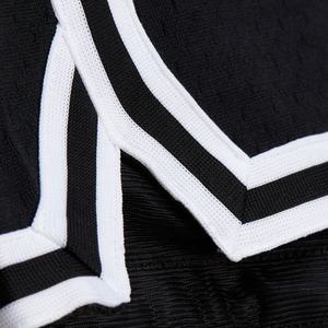 Shorts pour hommes en tissu toile 100% polyester respirant noir 220g, taille mi-haute, élastique, motif uni, logo imprimé par transfert thermique sur le devant - Product Image 4