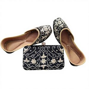 Calzado Tradicional Femenino BS International, Zapatos de Cuero Genuino Impermeables con Bordado, Bolso de Mano Hecho a Mano a Juego - Product Image 3