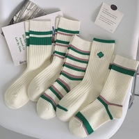 Chaussettes mi-hautes rayées pour femmes, broderie trèfle à quatre feuilles, en coton, design de créateur, vente en gros usine
