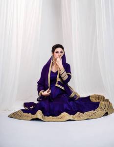 Robe Anarkali en soie violette avec broderie dorée, longueur ras du sol, tenue traditionnelle indienne et pakistanaise pour mariage, coupe ample pour femme - Product Image 4