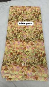 Tela de organza suave con estampado digital de hojas multicolor para sari, kurtis y vestidos. Tela al por mayor para confeccionar kurtis. - Product Image 5