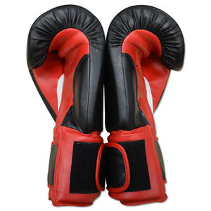 Découvrez la différence avec nos gants de boxe artisanaux, conçus par des experts. Protégez vos mains et vos doigts grâce à la protection en cuir de vachette. - Product Image 3
