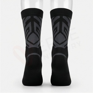 Calcetines Deportivos de Verano para Hombre, Estilo Regular, Tejidos con Patrón Geométrico, Transpirables, de Spandex y Poliéster - Product Image 2