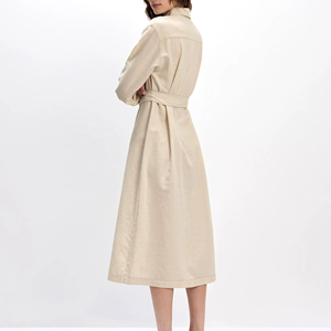 Robe trapèze en coton tricoté uni faite à la main pour femme, coupe classique, manches longues, ceinture à nouer, écologique et respirante - Product Image 3