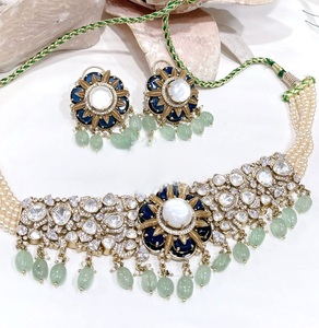 Ensemble collier et boucles d'oreilles en or plaqué de qualité supérieure, avec moissanite délicate, collection pour mariage et occasions spéciales - Product Image 5