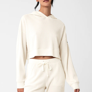 Ensemble deux pièces pour femmes, veste et short, 100% coton, sweat à capuche zippé, short, logo brodé, ensemble deux pièces personnalisé pour femmes - Product Image 4